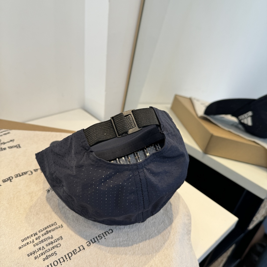 adidas（阿迪达斯）新款棒球帽，款式经典，时尚高级！💗大牌出街，潮人必备