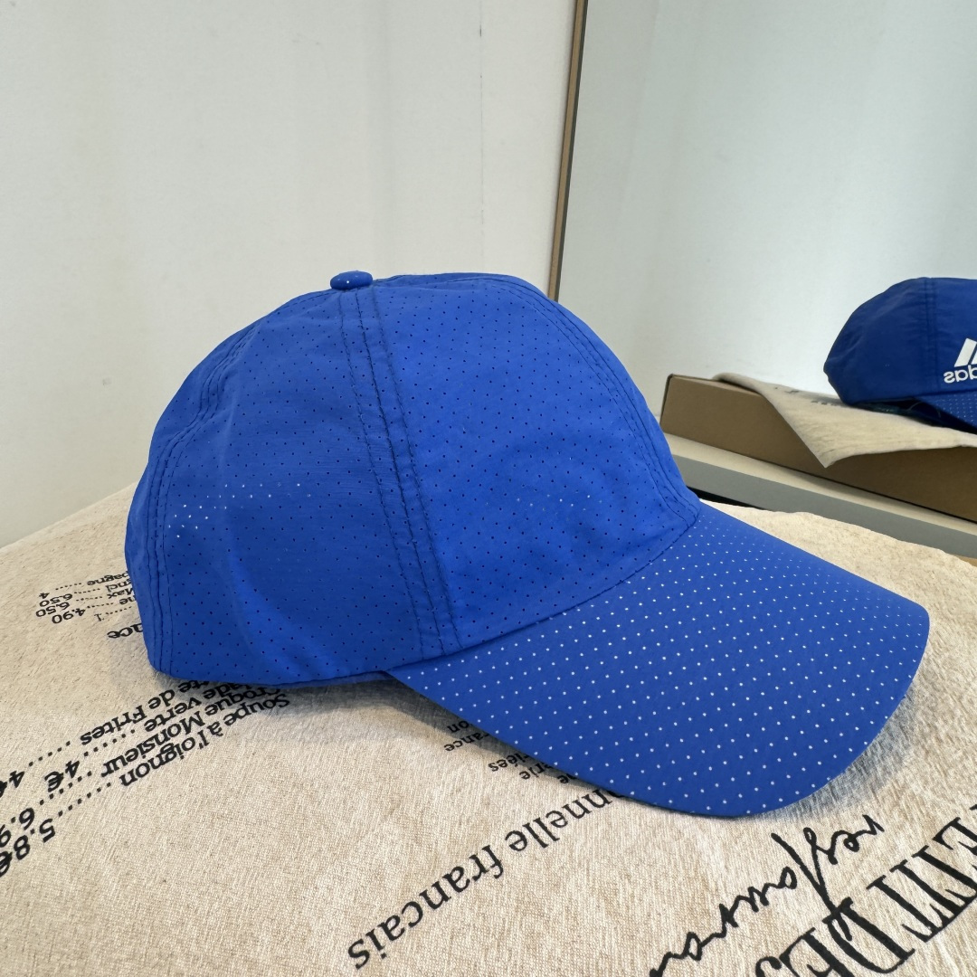 adidas（阿迪达斯）新款棒球帽，款式经典，时尚高级！💗大牌出街，潮人必备