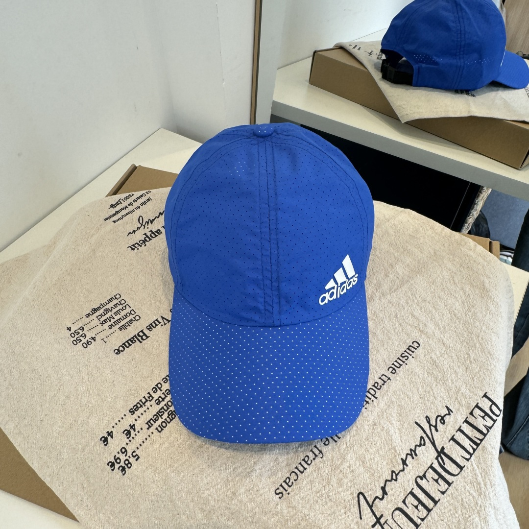 adidas（阿迪达斯）新款棒球帽，款式经典，时尚高级！💗大牌出街，潮人必备