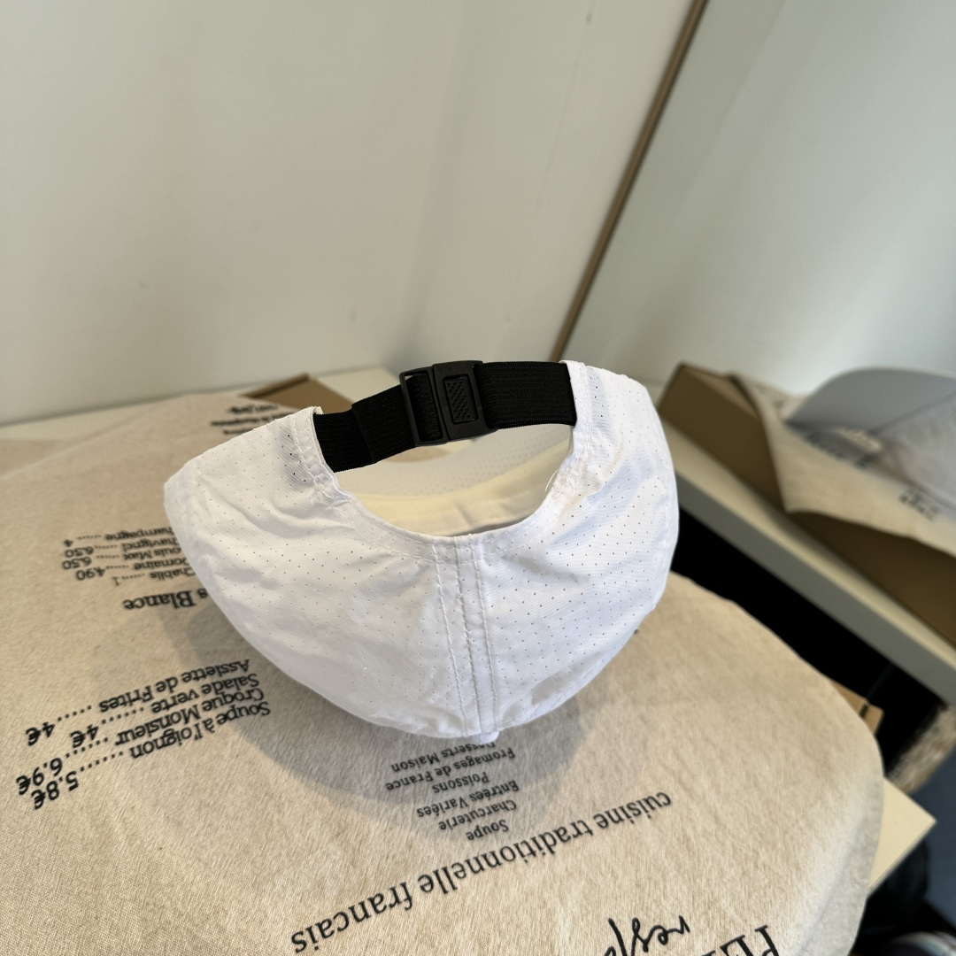 adidas（阿迪达斯）新款棒球帽，款式经典，时尚高级！💗大牌出街，潮人必备