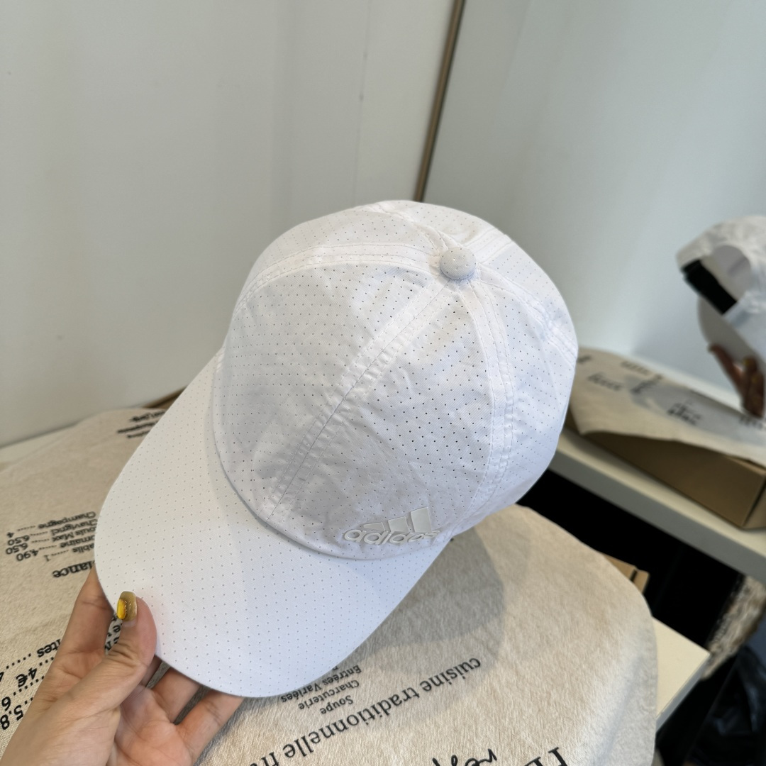 adidas（阿迪达斯）新款棒球帽，款式经典，时尚高级！💗大牌出街，潮人必备