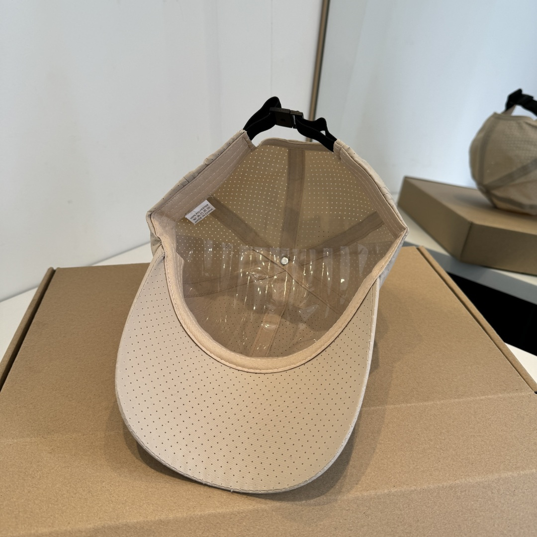 adidas（阿迪达斯）新款棒球帽，款式经典，时尚高级！💗大牌出街，潮人必备