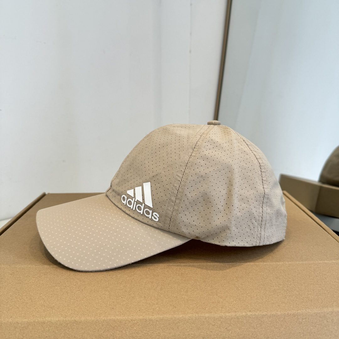 adidas（阿迪达斯）新款棒球帽，款式经典，时尚高级！💗大牌出街，潮人必备