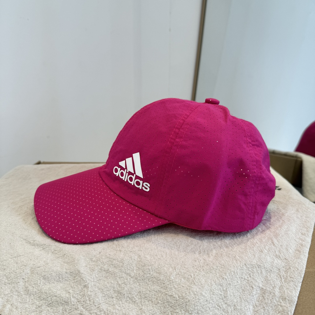 adidas（阿迪达斯）新款棒球帽，款式经典，时尚高级！💗大牌出街，潮人必备
