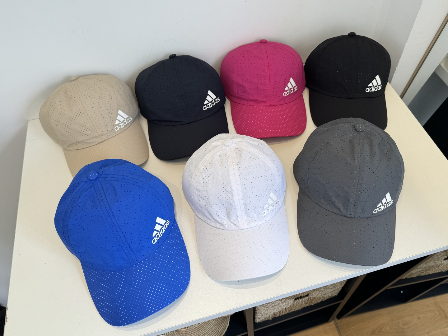 adidas（阿迪达斯）新款棒球帽，款式经典，时尚高级！💗大牌出街，潮人必备