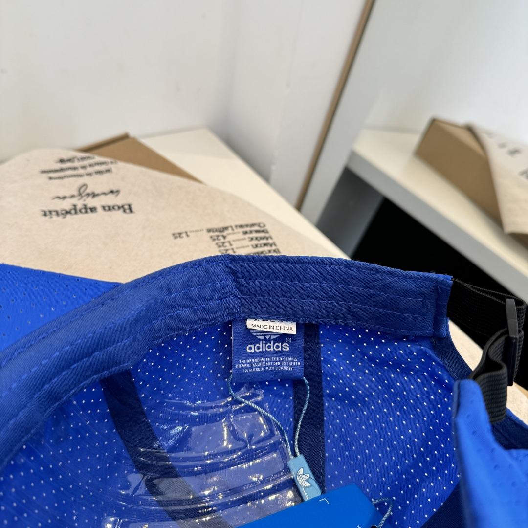 adidas（阿迪达斯）新款棒球帽，款式经典，时尚高级！💗大牌出街，潮人必备