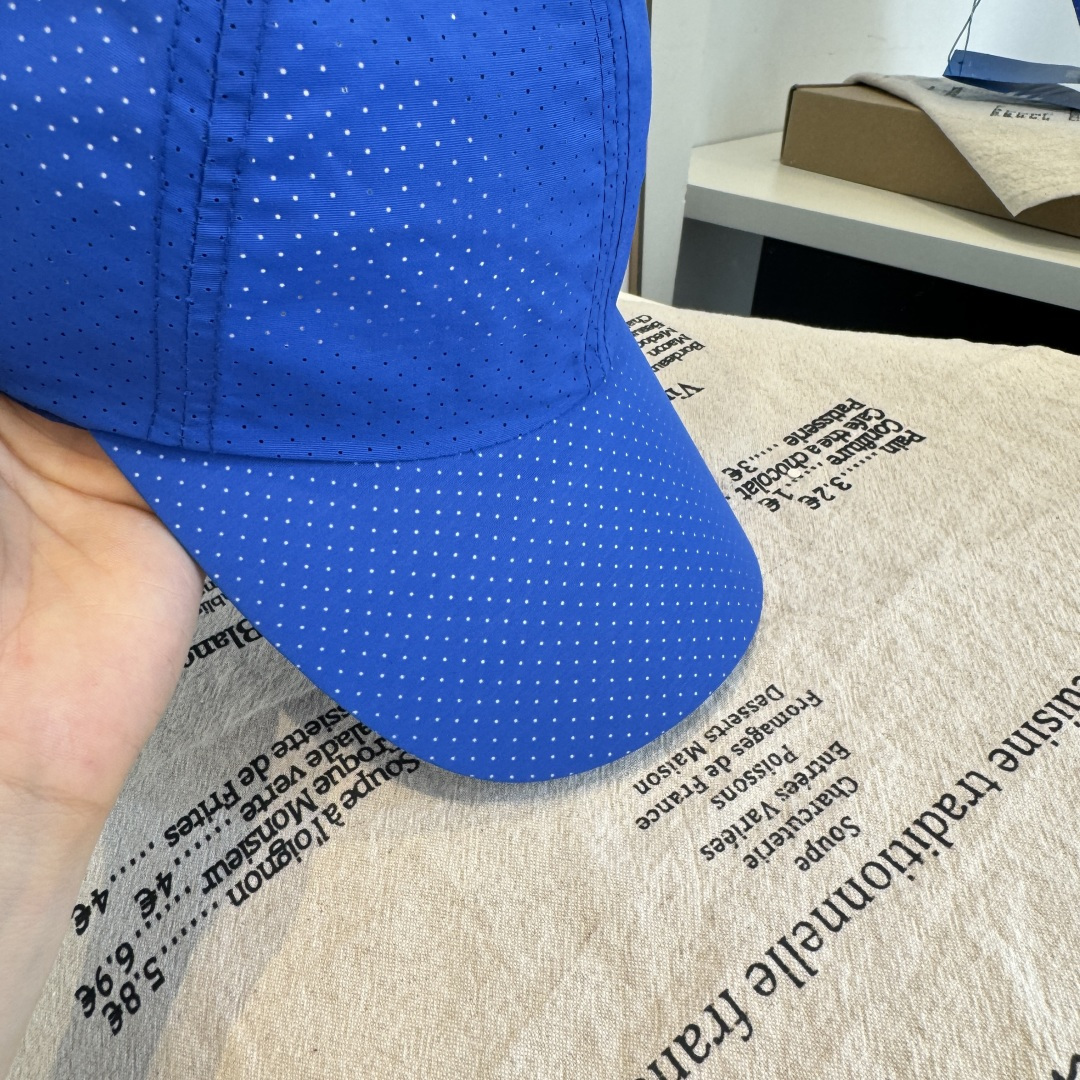 adidas（阿迪达斯）新款棒球帽，款式经典，时尚高级！💗大牌出街，潮人必备