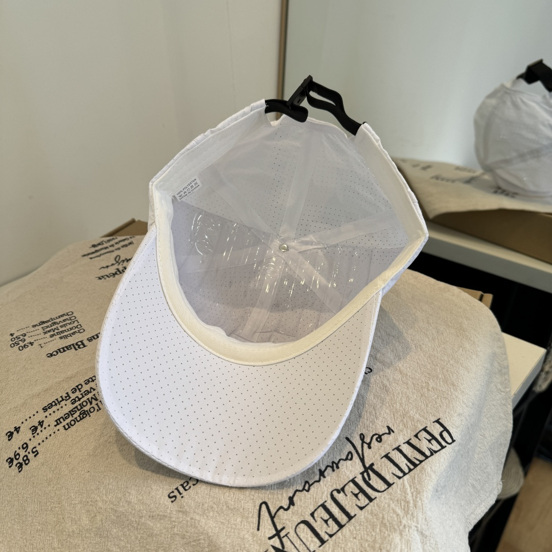 adidas（阿迪达斯）新款棒球帽，款式经典，时尚高级！💗大牌出街，潮人必备