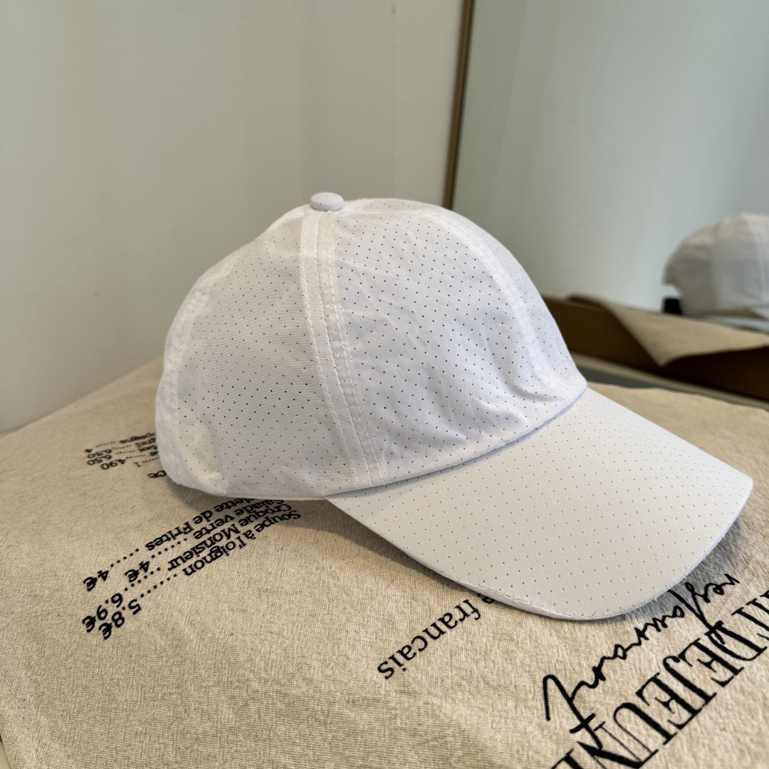 adidas（阿迪达斯）新款棒球帽，款式经典，时尚高级！💗大牌出街，潮人必备