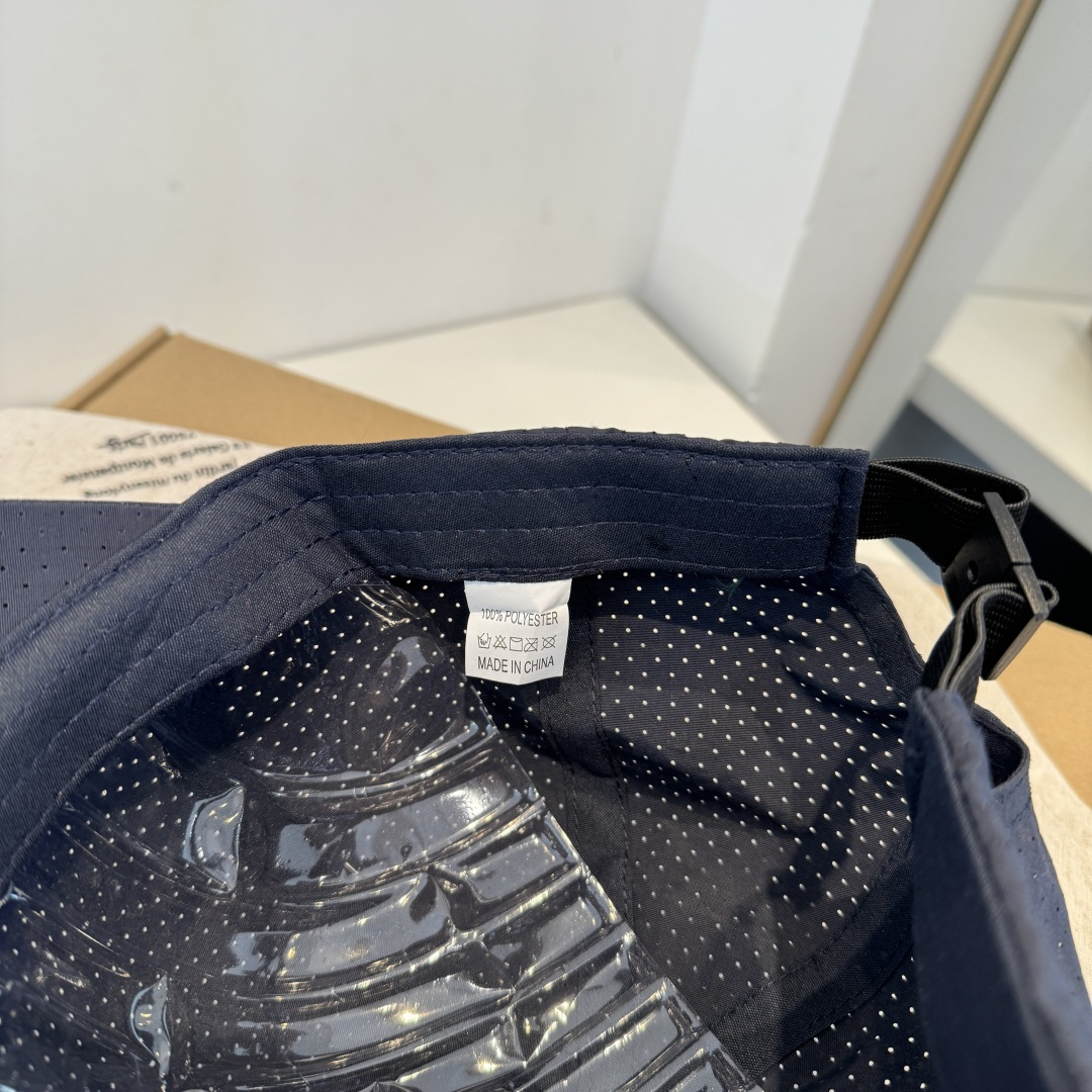 adidas（阿迪达斯）新款棒球帽，款式经典，时尚高级！💗大牌出街，潮人必备