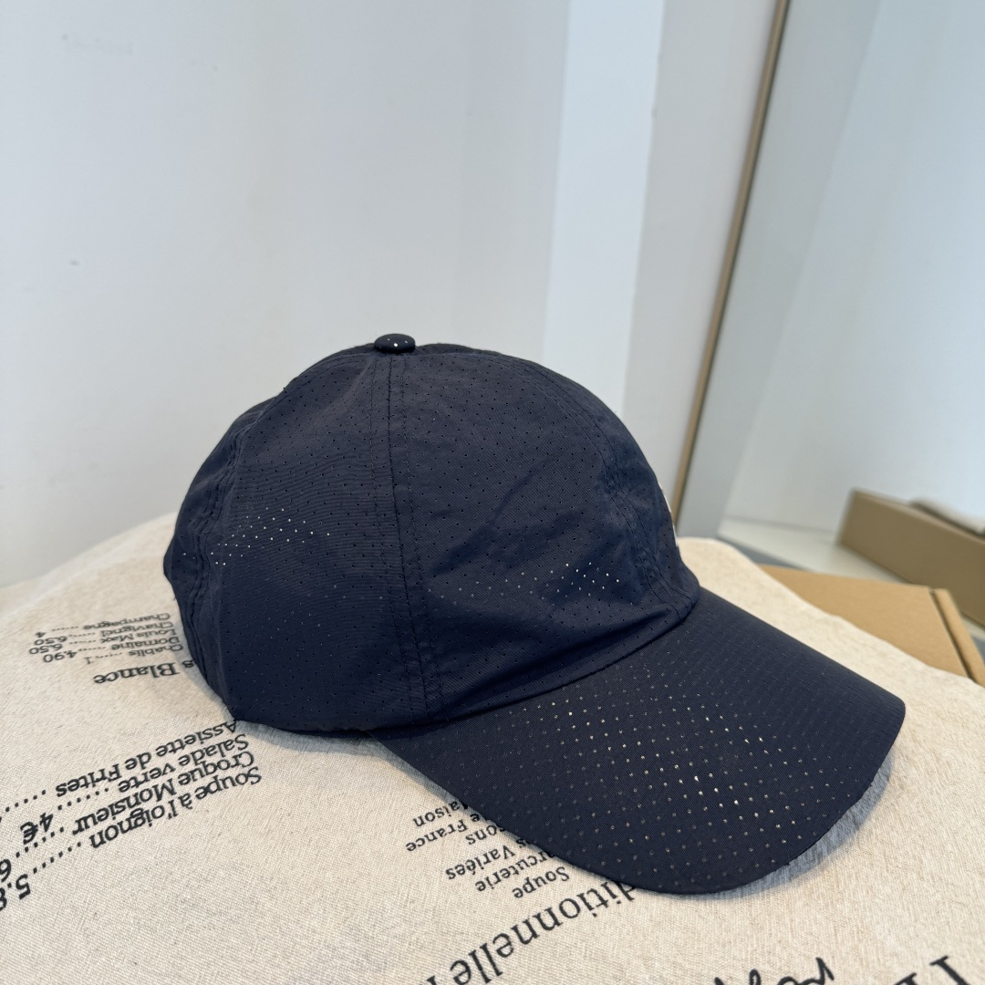 adidas（阿迪达斯）新款棒球帽，款式经典，时尚高级！💗大牌出街，潮人必备