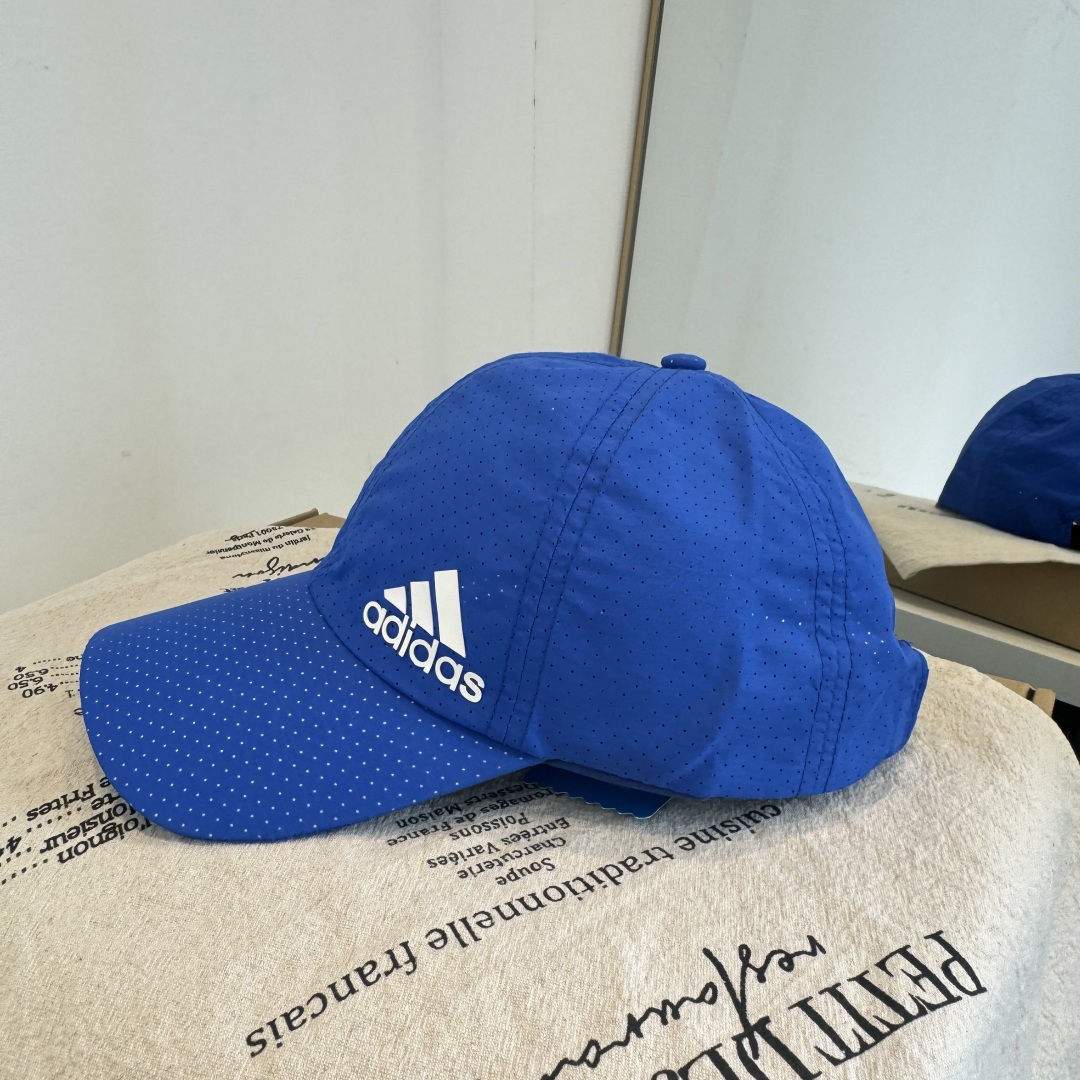 adidas（阿迪达斯）新款棒球帽，款式经典，时尚高级！💗大牌出街，潮人必备