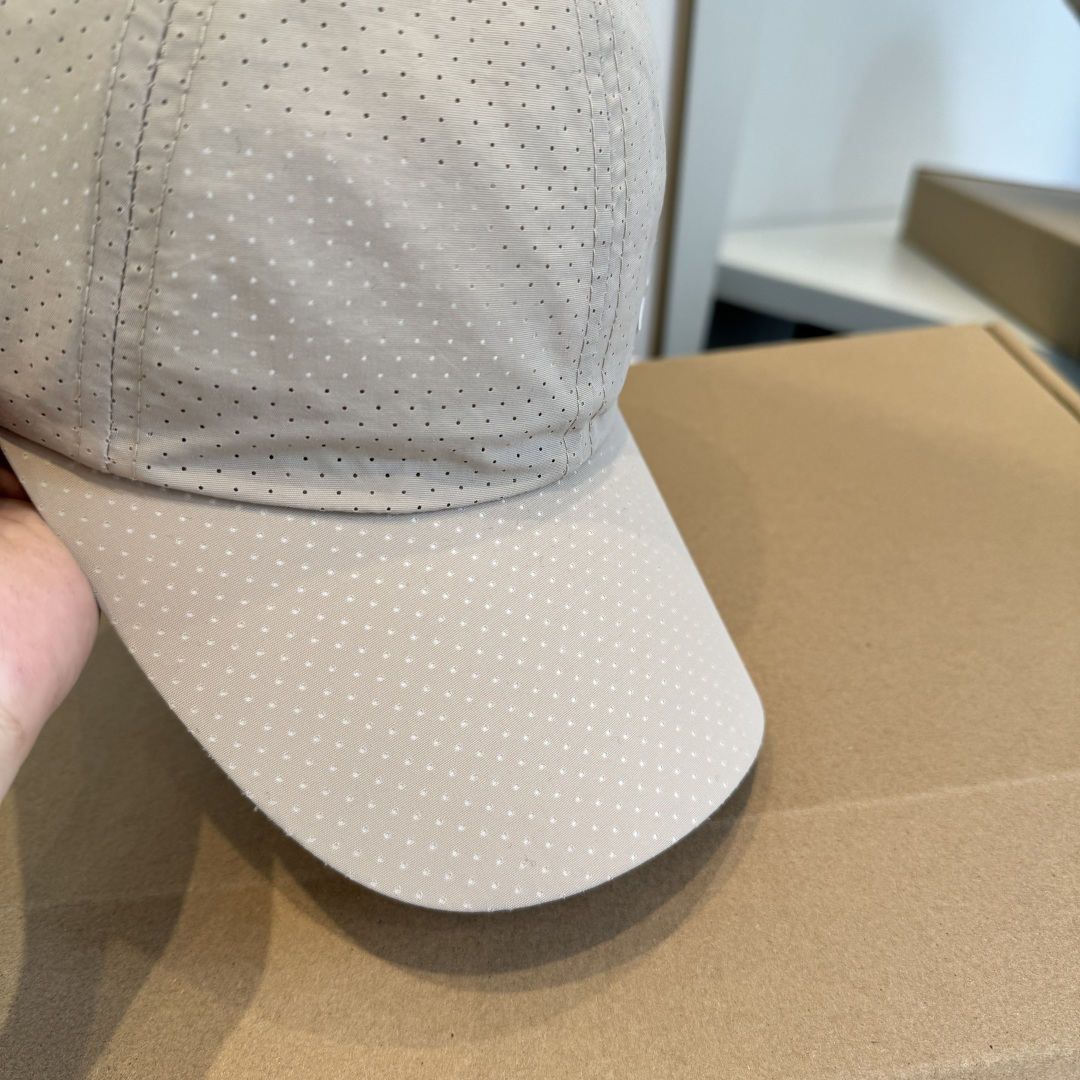 adidas（阿迪达斯）新款棒球帽，款式经典，时尚高级！💗大牌出街，潮人必备