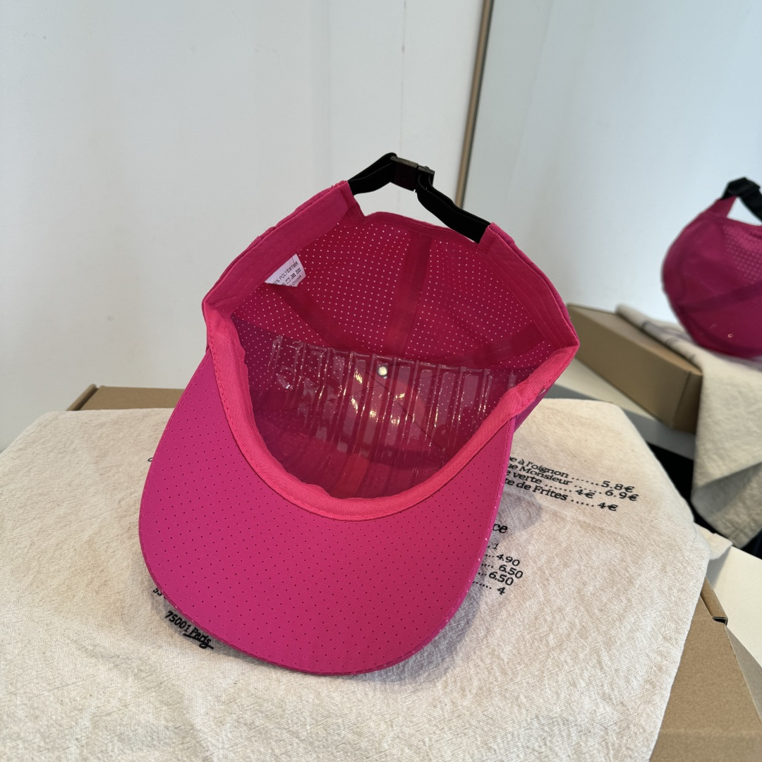 adidas（阿迪达斯）新款棒球帽，款式经典，时尚高级！💗大牌出街，潮人必备