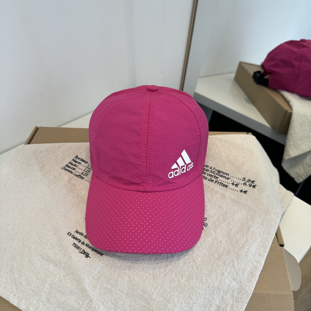 adidas（阿迪达斯）新款棒球帽，款式经典，时尚高级！💗大牌出街，潮人必备