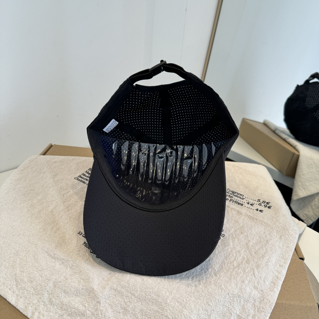 adidas（阿迪达斯）新款棒球帽，款式经典，时尚高级！💗大牌出街，潮人必备