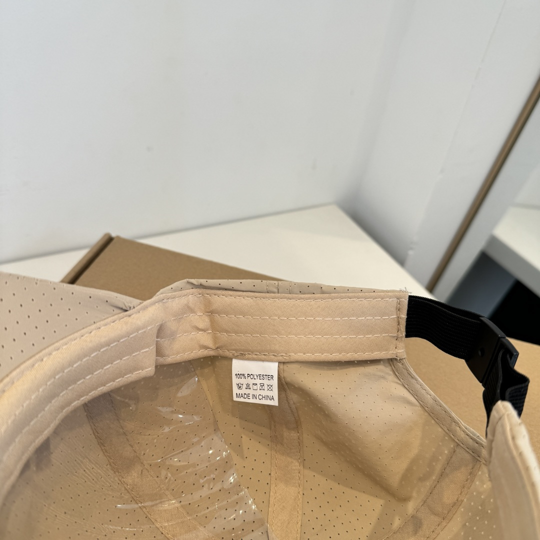 adidas（阿迪达斯）新款棒球帽，款式经典，时尚高级！💗大牌出街，潮人必备