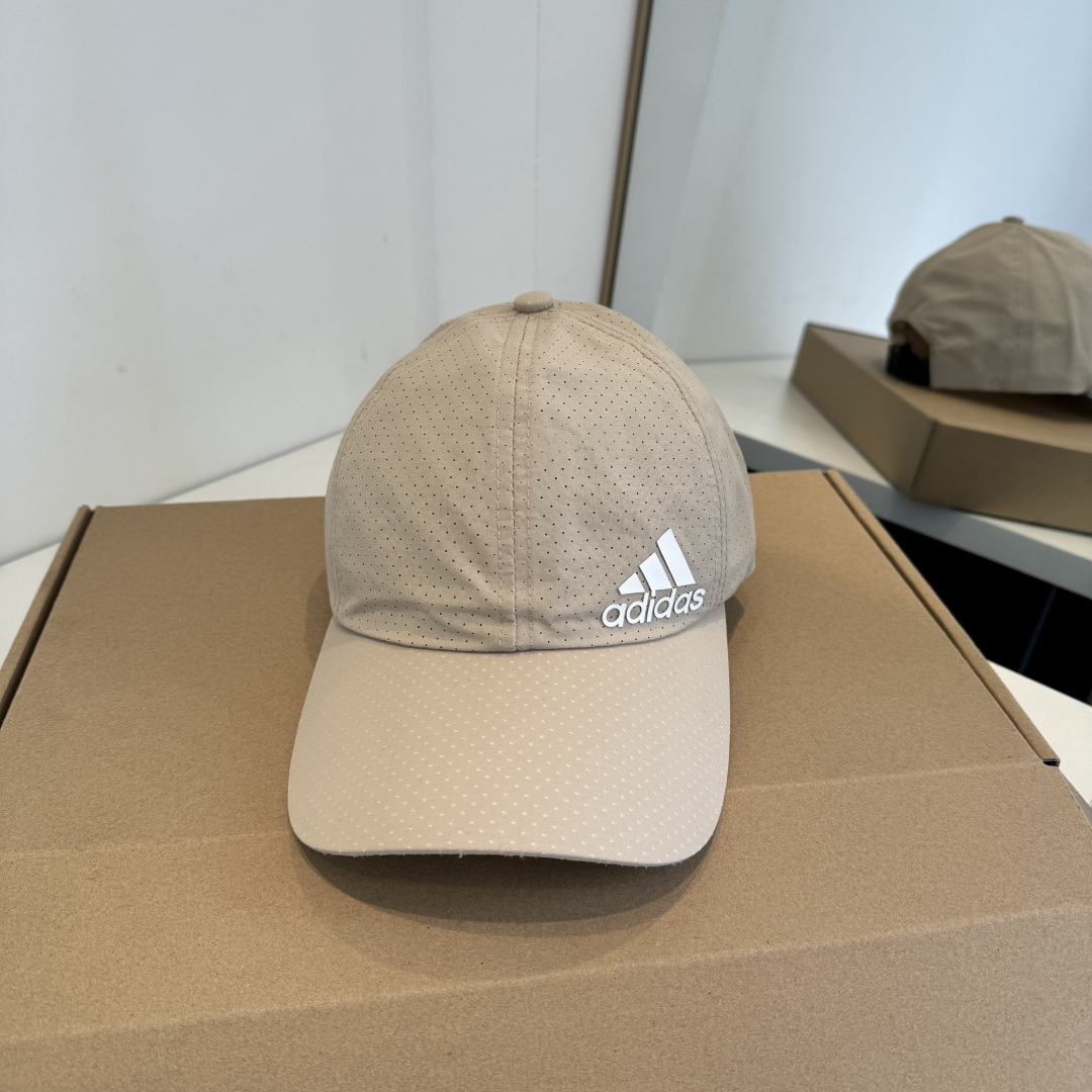 adidas（阿迪达斯）新款棒球帽，款式经典，时尚高级！💗大牌出街，潮人必备