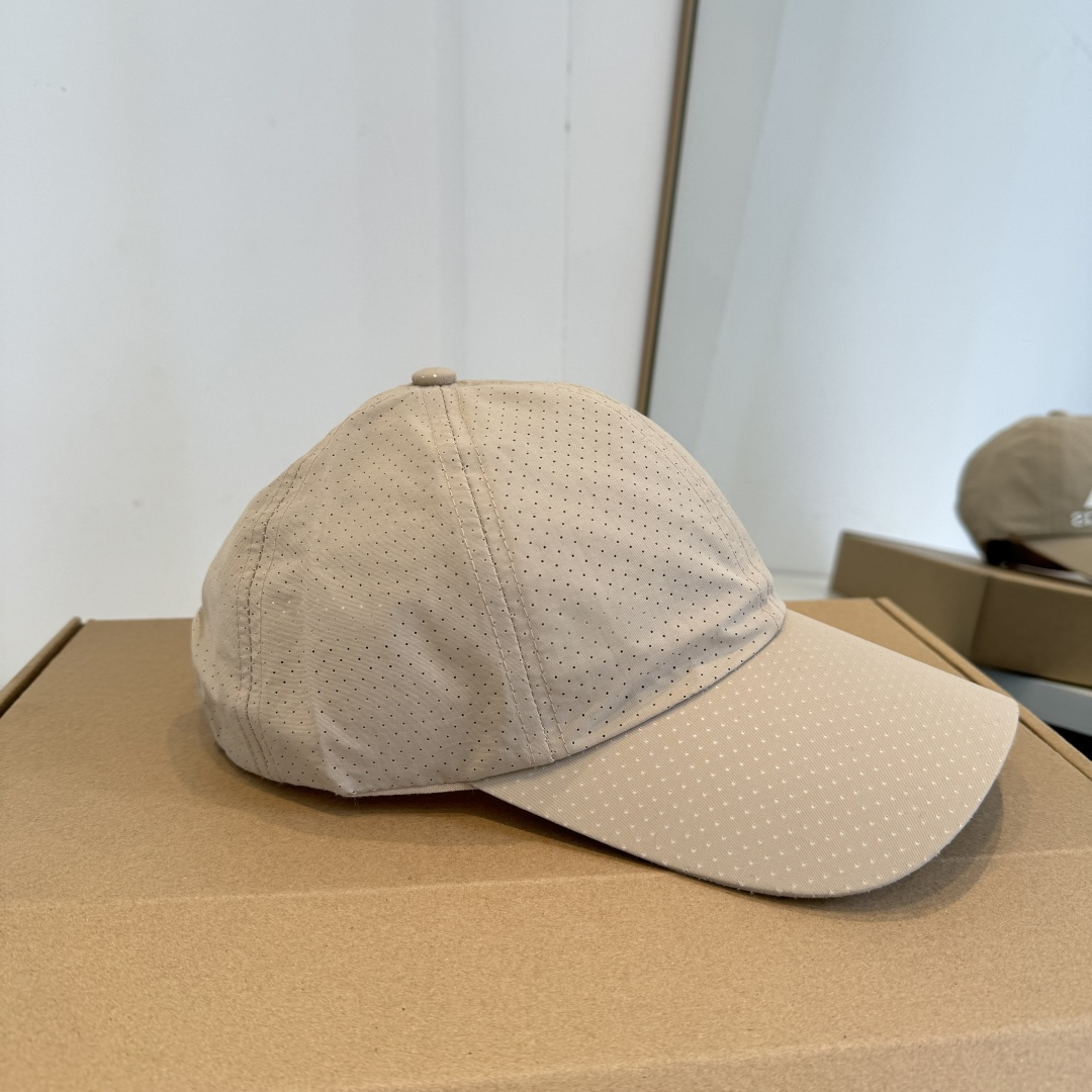 adidas（阿迪达斯）新款棒球帽，款式经典，时尚高级！💗大牌出街，潮人必备