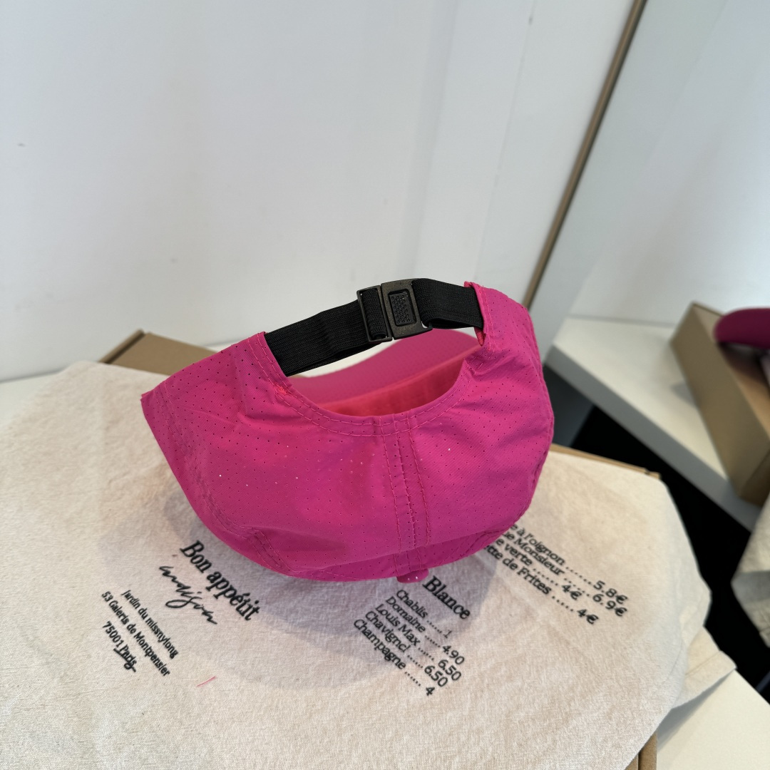 adidas（阿迪达斯）新款棒球帽，款式经典，时尚高级！💗大牌出街，潮人必备