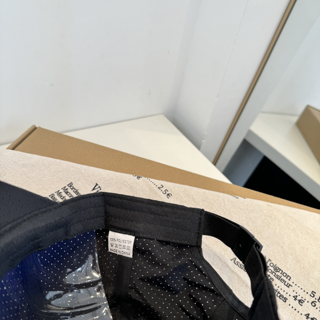 adidas（阿迪达斯）新款棒球帽，款式经典，时尚高级！💗大牌出街，潮人必备