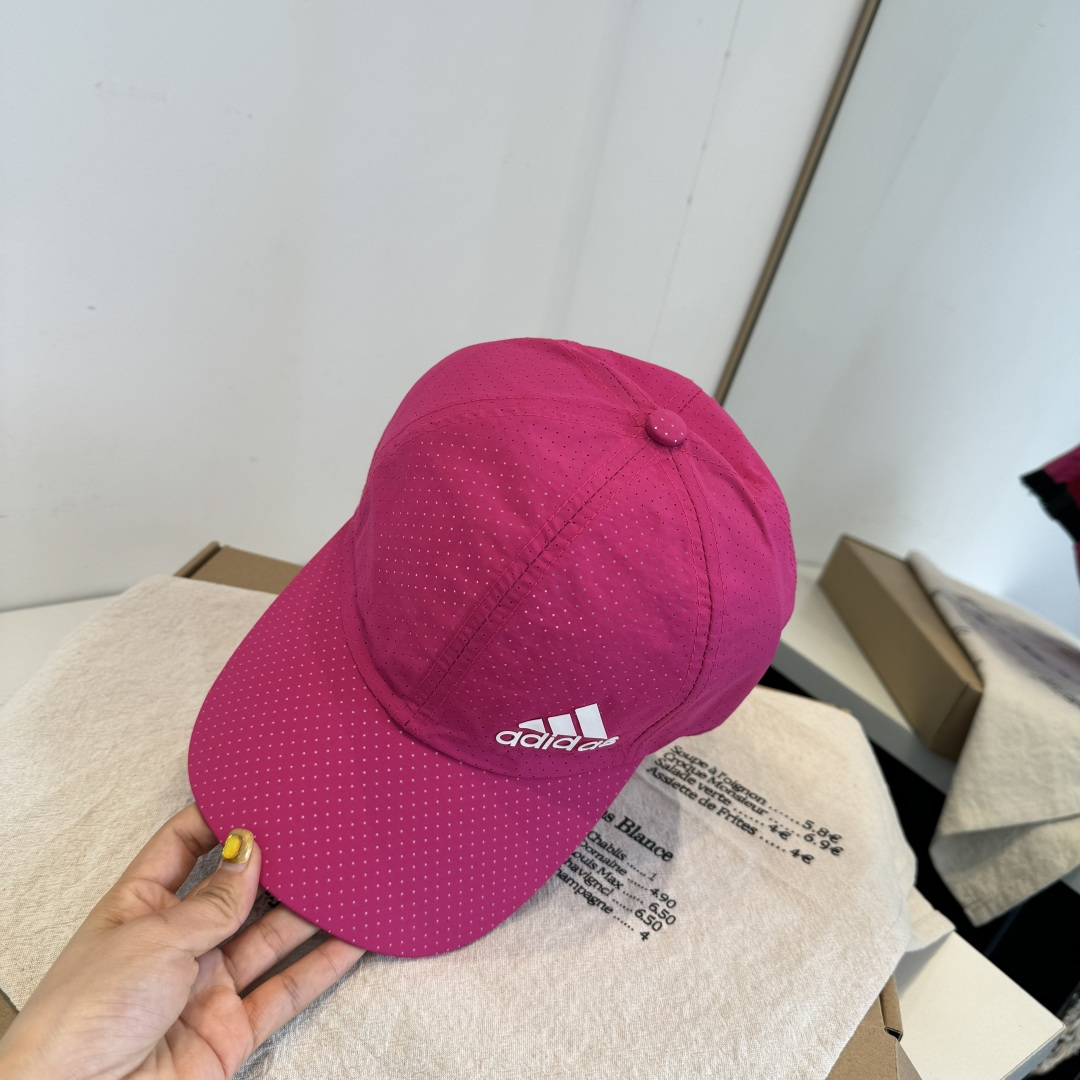 adidas（阿迪达斯）新款棒球帽，款式经典，时尚高级！💗大牌出街，潮人必备