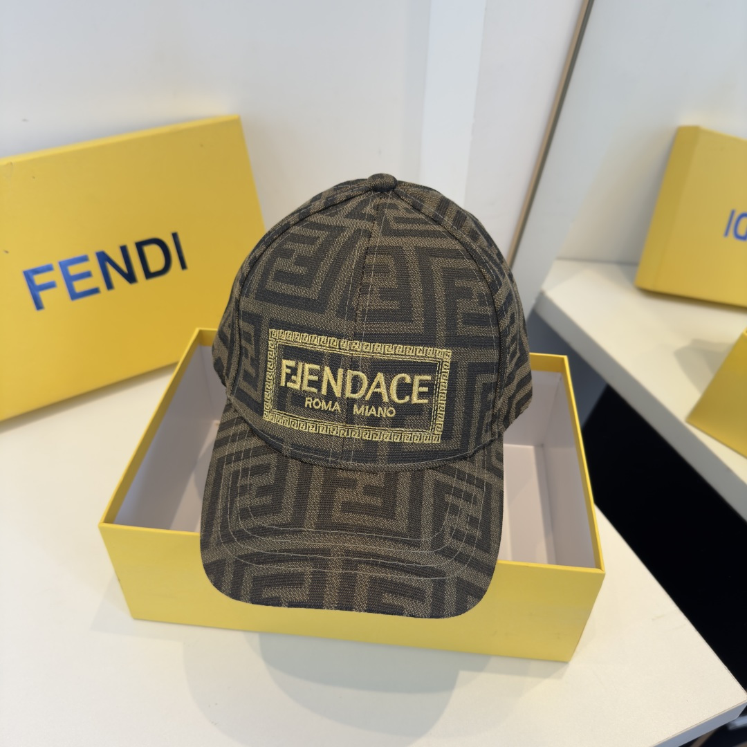 Chapeau Fendi FF