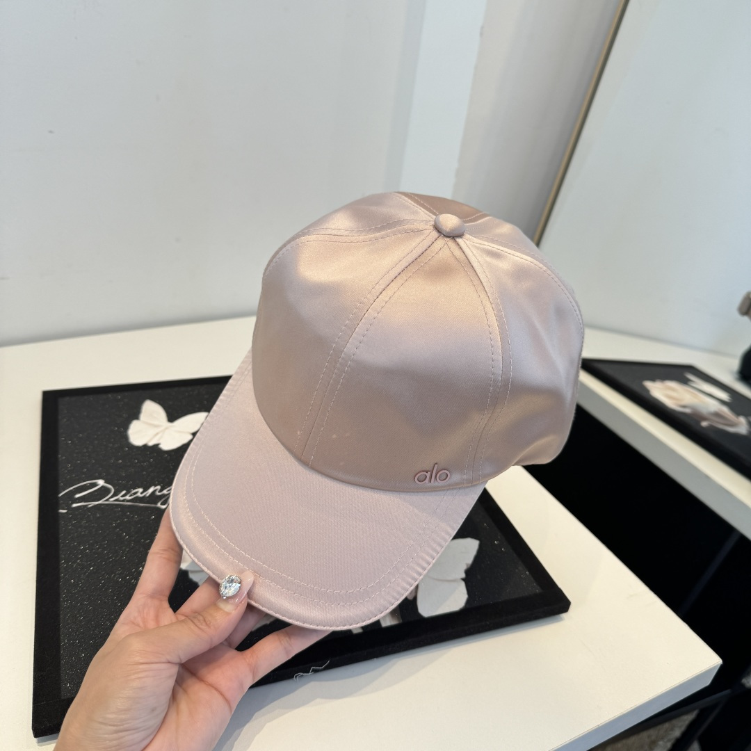 alo 官网新品，棒球帽 原单品质火爆来袭 。🎩 工艺非常精美 高档大气上档次！低调奢华，方便携带！跑量