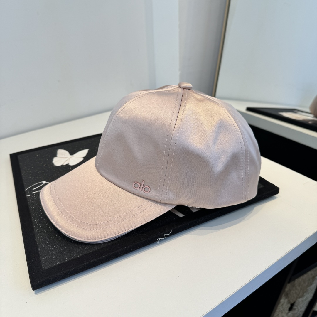 alo 官网新品，棒球帽 原单品质火爆来袭 。🎩 工艺非常精美 高档大气上档次！低调奢华，方便携带！跑量