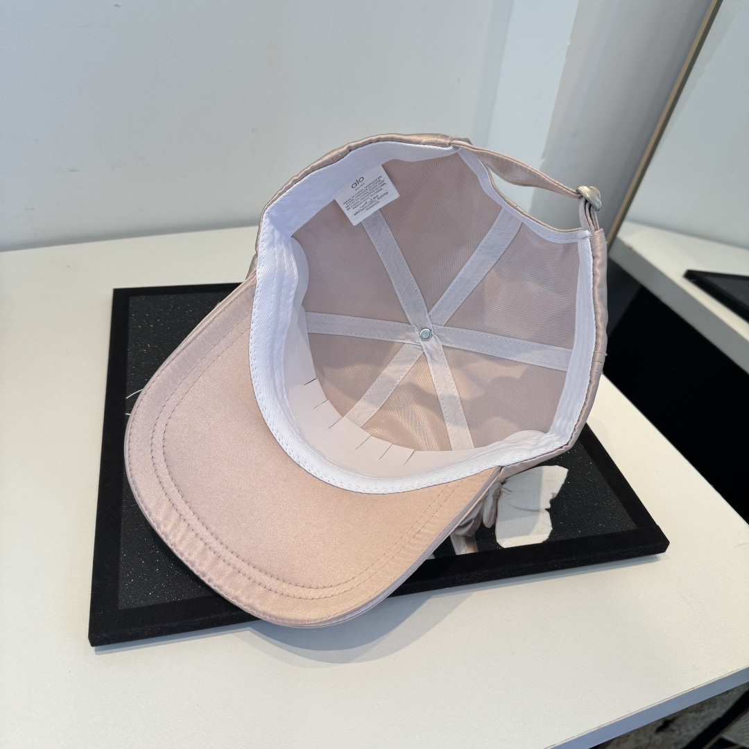alo 官网新品，棒球帽 原单品质火爆来袭 。🎩 工艺非常精美 高档大气上档次！低调奢华，方便携带！跑量