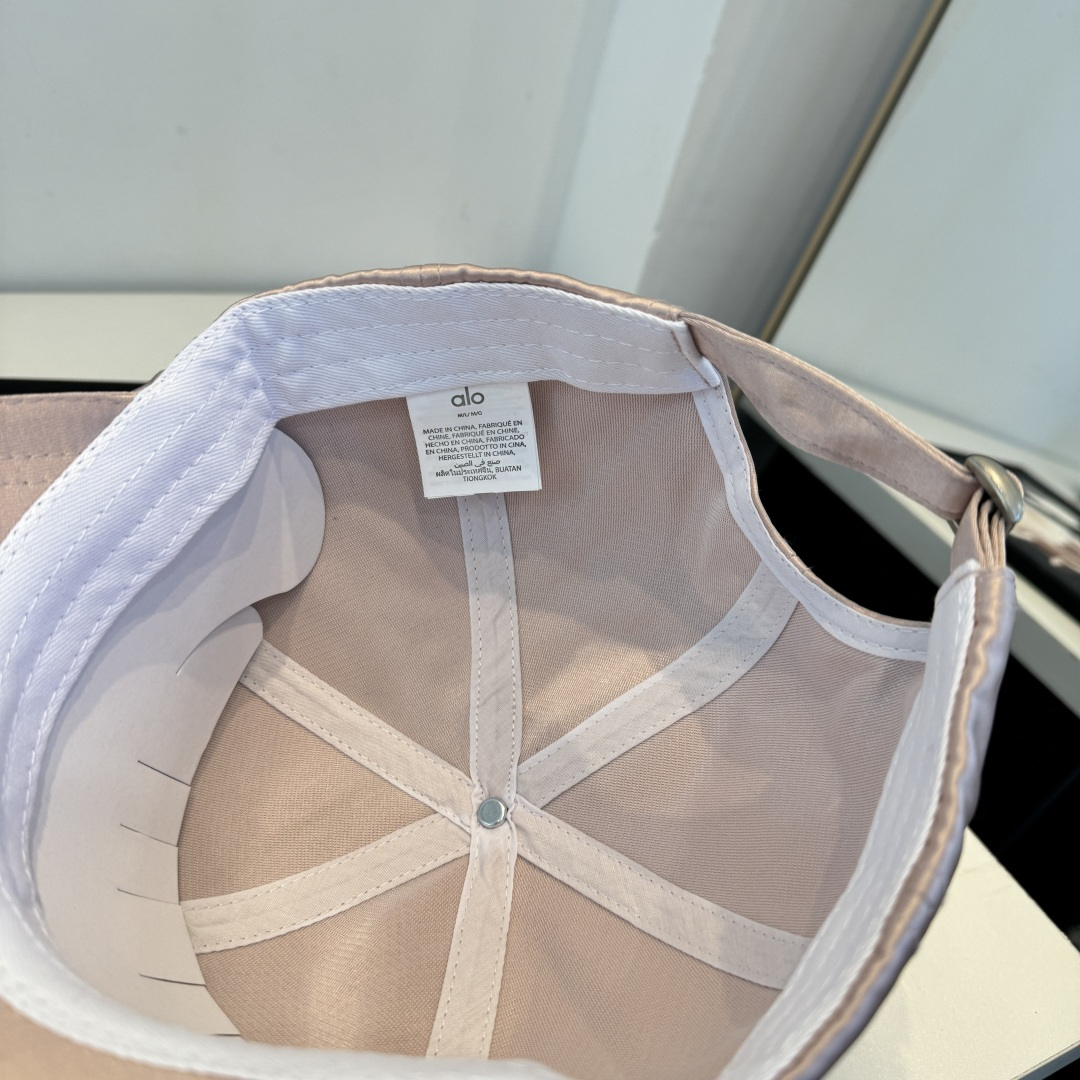 alo 官网新品，棒球帽 原单品质火爆来袭 。🎩 工艺非常精美 高档大气上档次！低调奢华，方便携带！跑量