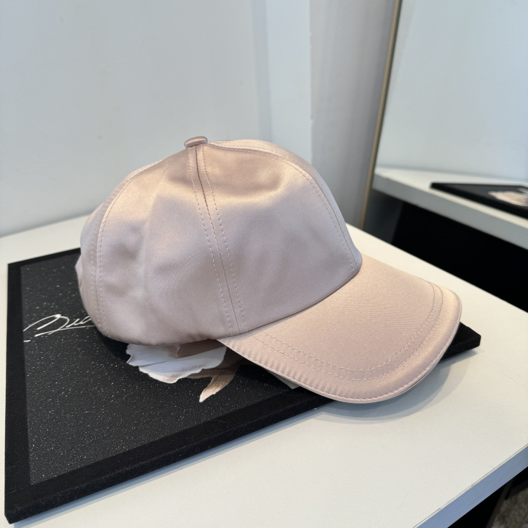 alo 官网新品，棒球帽 原单品质火爆来袭 。🎩 工艺非常精美 高档大气上档次！低调奢华，方便携带！跑量