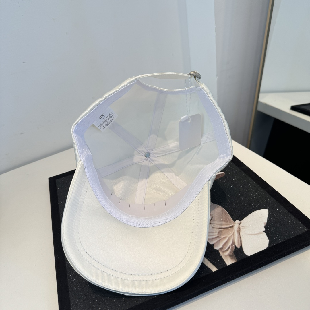 alo 官网新品，棒球帽 原单品质火爆来袭 。🎩 工艺非常精美 高档大气上档次！低调奢华，方便携带！跑量