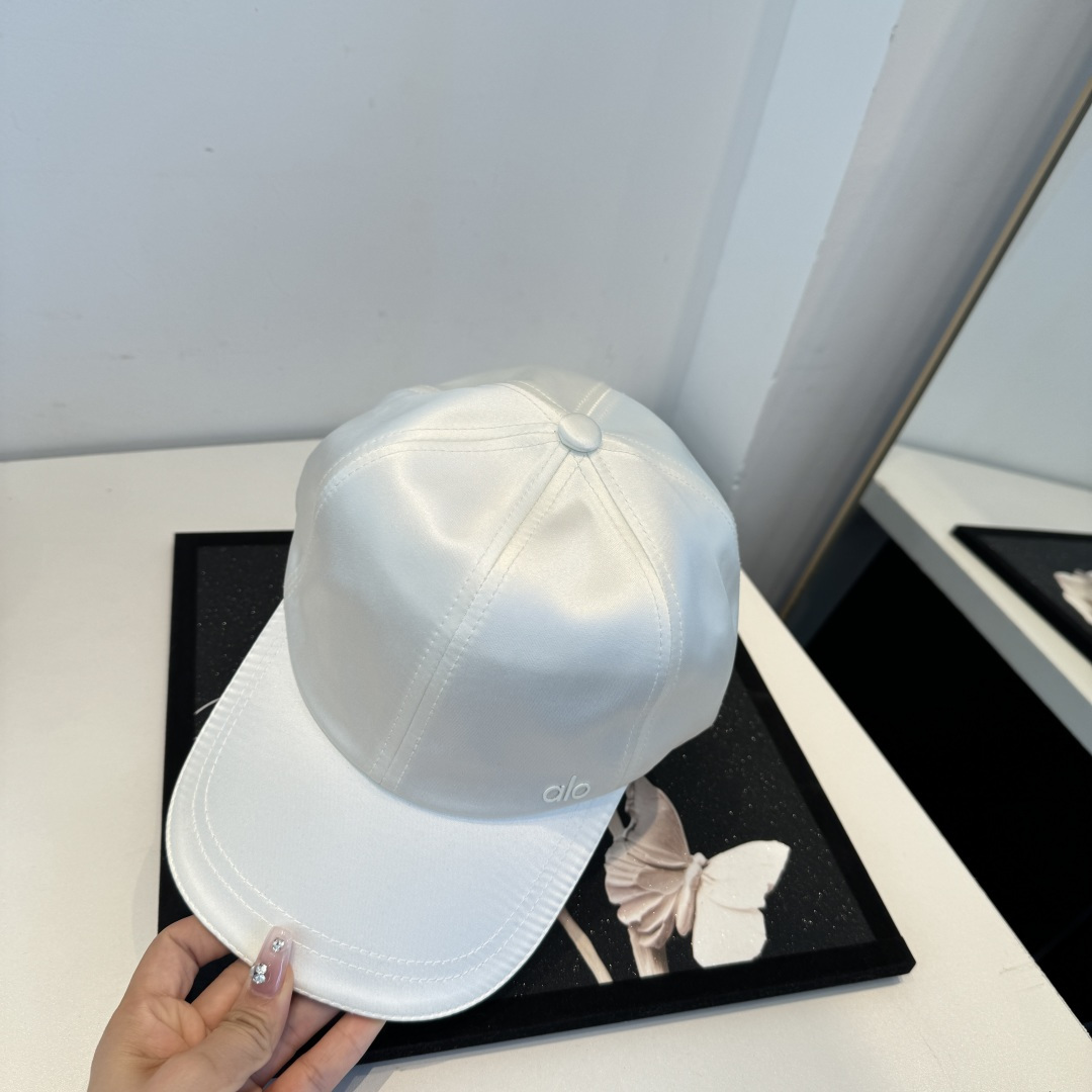 alo 官网新品，棒球帽 原单品质火爆来袭 。🎩 工艺非常精美 高档大气上档次！低调奢华，方便携带！跑量