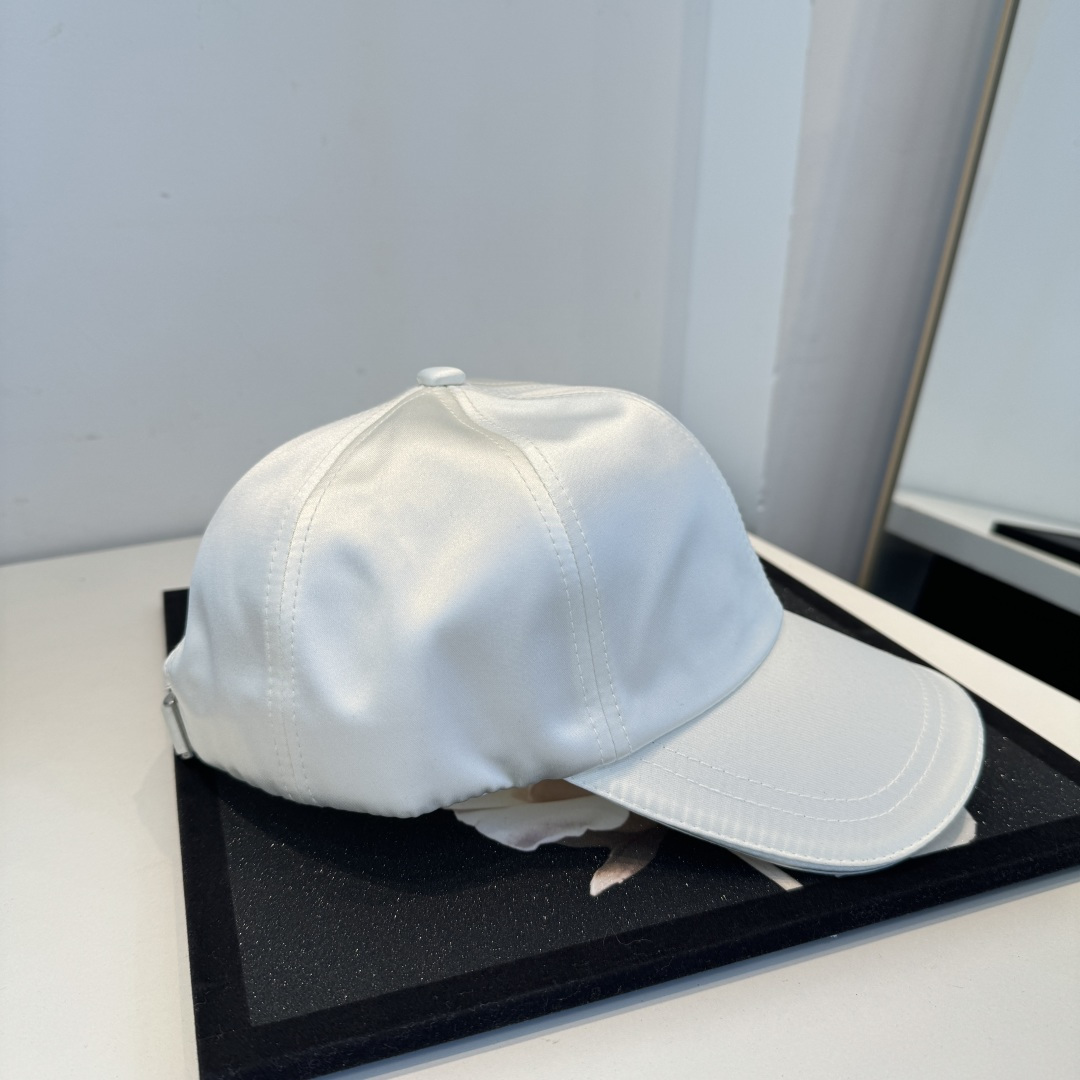 alo 官网新品，棒球帽 原单品质火爆来袭 。🎩 工艺非常精美 高档大气上档次！低调奢华，方便携带！跑量