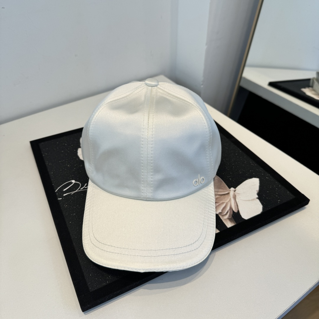 alo 官网新品，棒球帽 原单品质火爆来袭 。🎩 工艺非常精美 高档大气上档次！低调奢华，方便携带！跑量