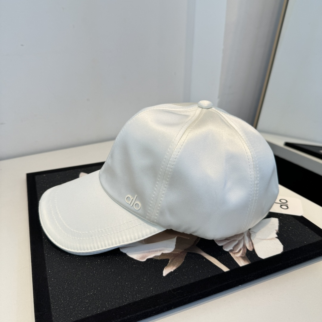 alo 官网新品，棒球帽 原单品质火爆来袭 。🎩 工艺非常精美 高档大气上档次！低调奢华，方便携带！跑量
