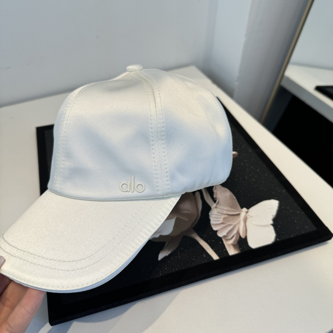 alo 官网新品，棒球帽 原单品质火爆来袭 。🎩 工艺非常精美 高档大气上档次！低调奢华，方便携带！跑量