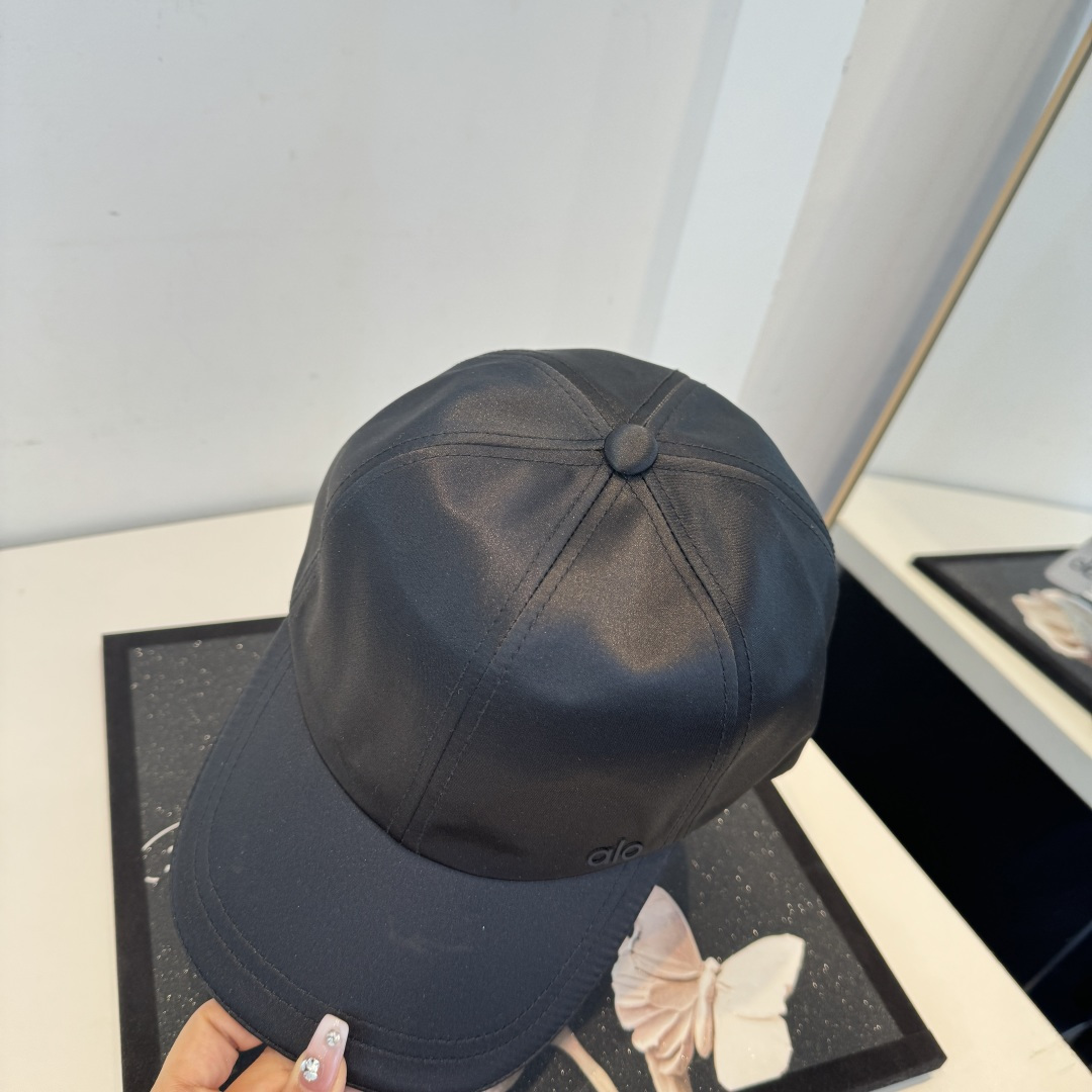 alo 官网新品，棒球帽 原单品质火爆来袭 。🎩 工艺非常精美 高档大气上档次！低调奢华，方便携带！跑量