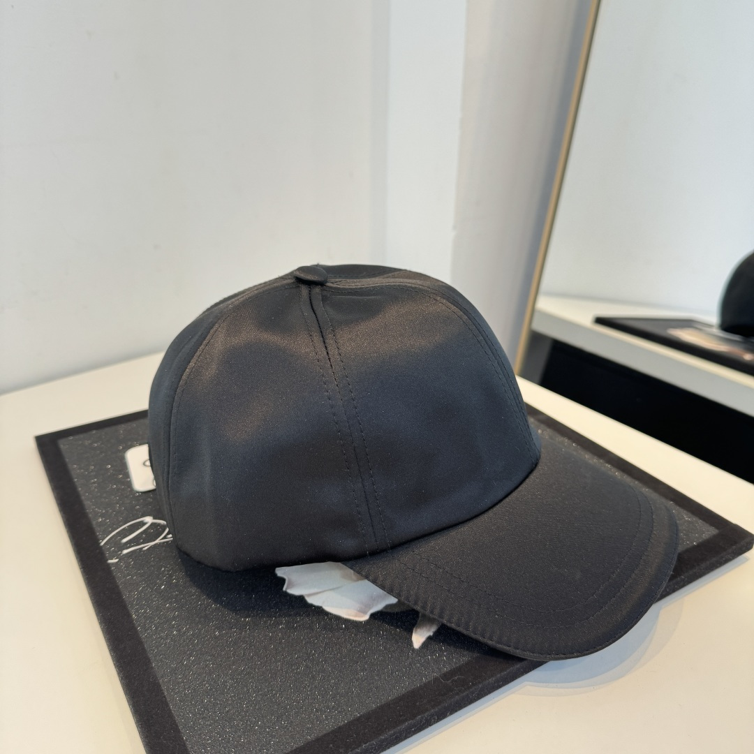 alo 官网新品，棒球帽 原单品质火爆来袭 。🎩 工艺非常精美 高档大气上档次！低调奢华，方便携带！跑量