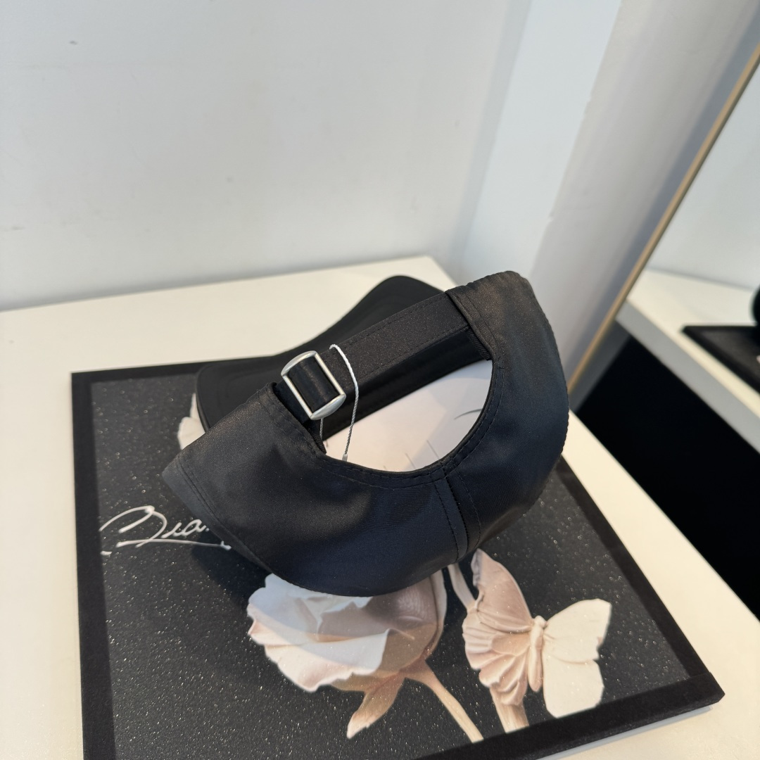 alo 官网新品，棒球帽 原单品质火爆来袭 。🎩 工艺非常精美 高档大气上档次！低调奢华，方便携带！跑量