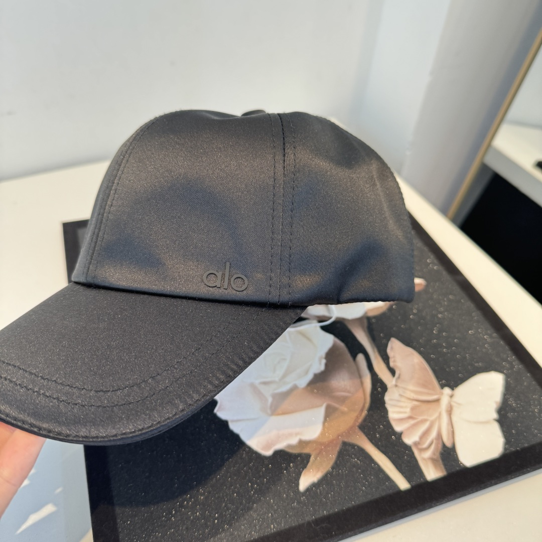 alo 官网新品，棒球帽 原单品质火爆来袭 。🎩 工艺非常精美 高档大气上档次！低调奢华，方便携带！跑量