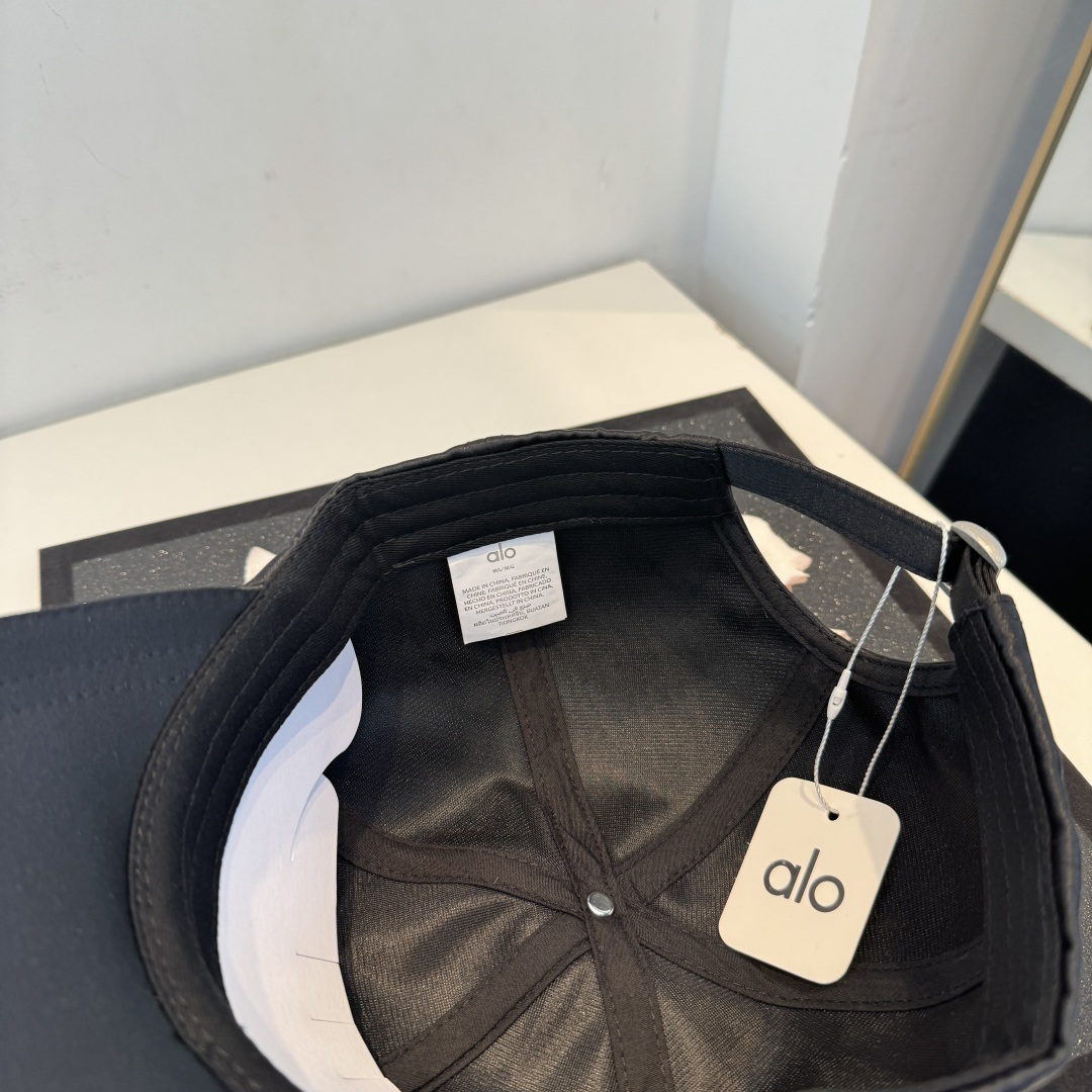 alo 官网新品，棒球帽 原单品质火爆来袭 。🎩 工艺非常精美 高档大气上档次！低调奢华，方便携带！跑量