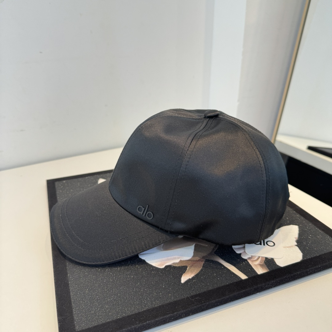 alo 官网新品，棒球帽 原单品质火爆来袭 。🎩 工艺非常精美 高档大气上档次！低调奢华，方便携带！跑量