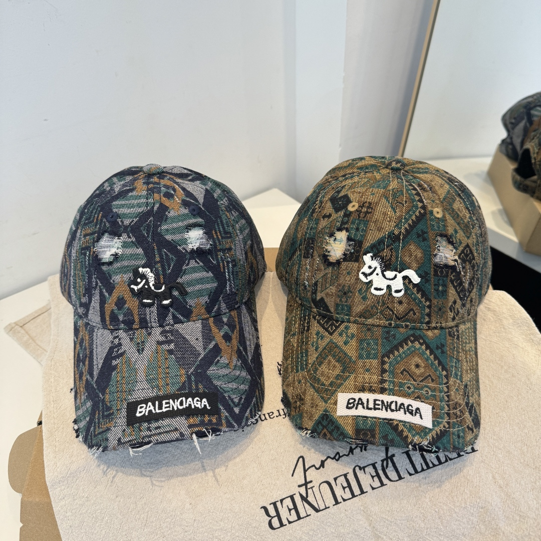 BALENCIAGA巴黎世家新款logo棒球帽，很酷的色系，男女佩戴都有不同style，第一批抢先出货！