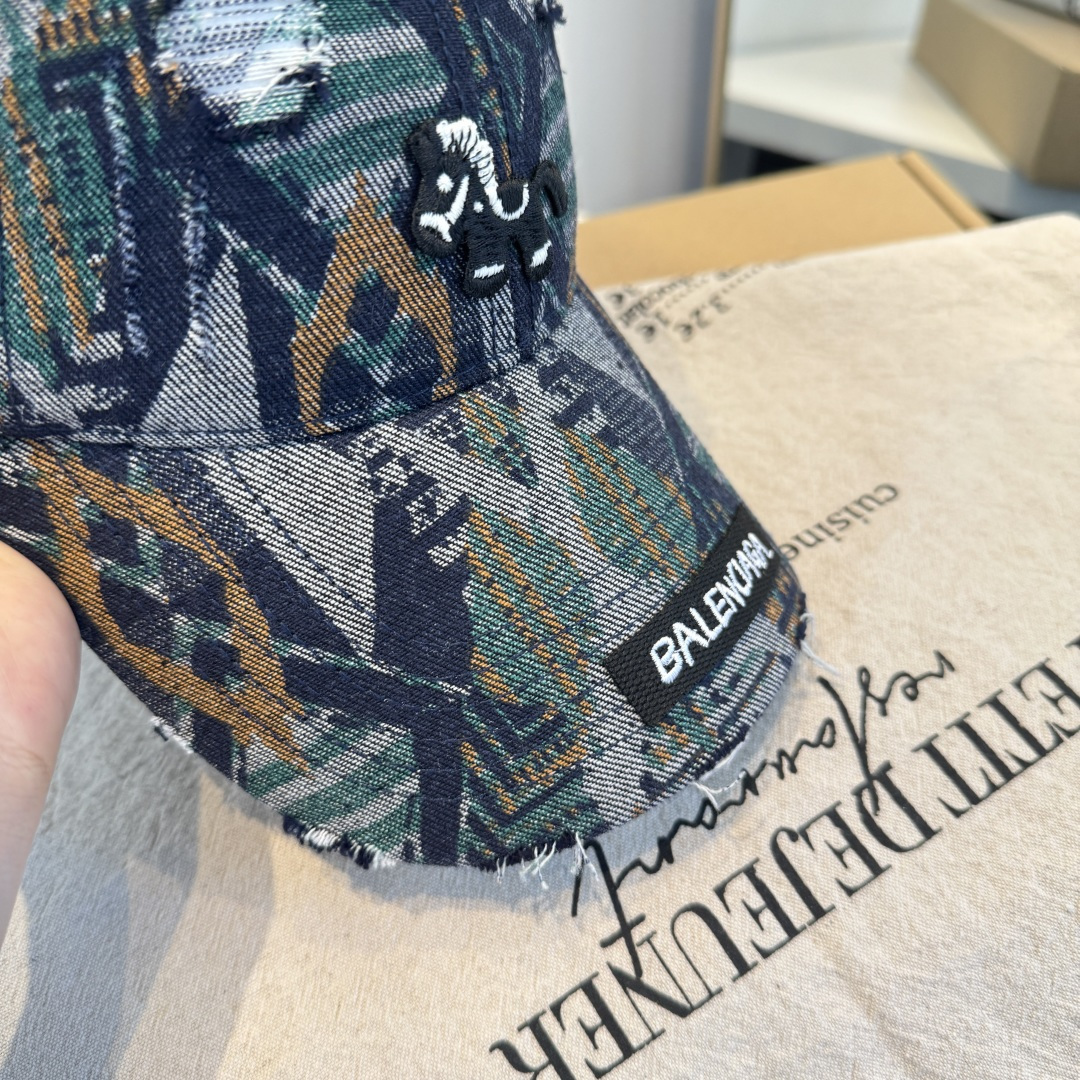 BALENCIAGA巴黎世家新款logo棒球帽，很酷的色系，男女佩戴都有不同style，第一批抢先出货！