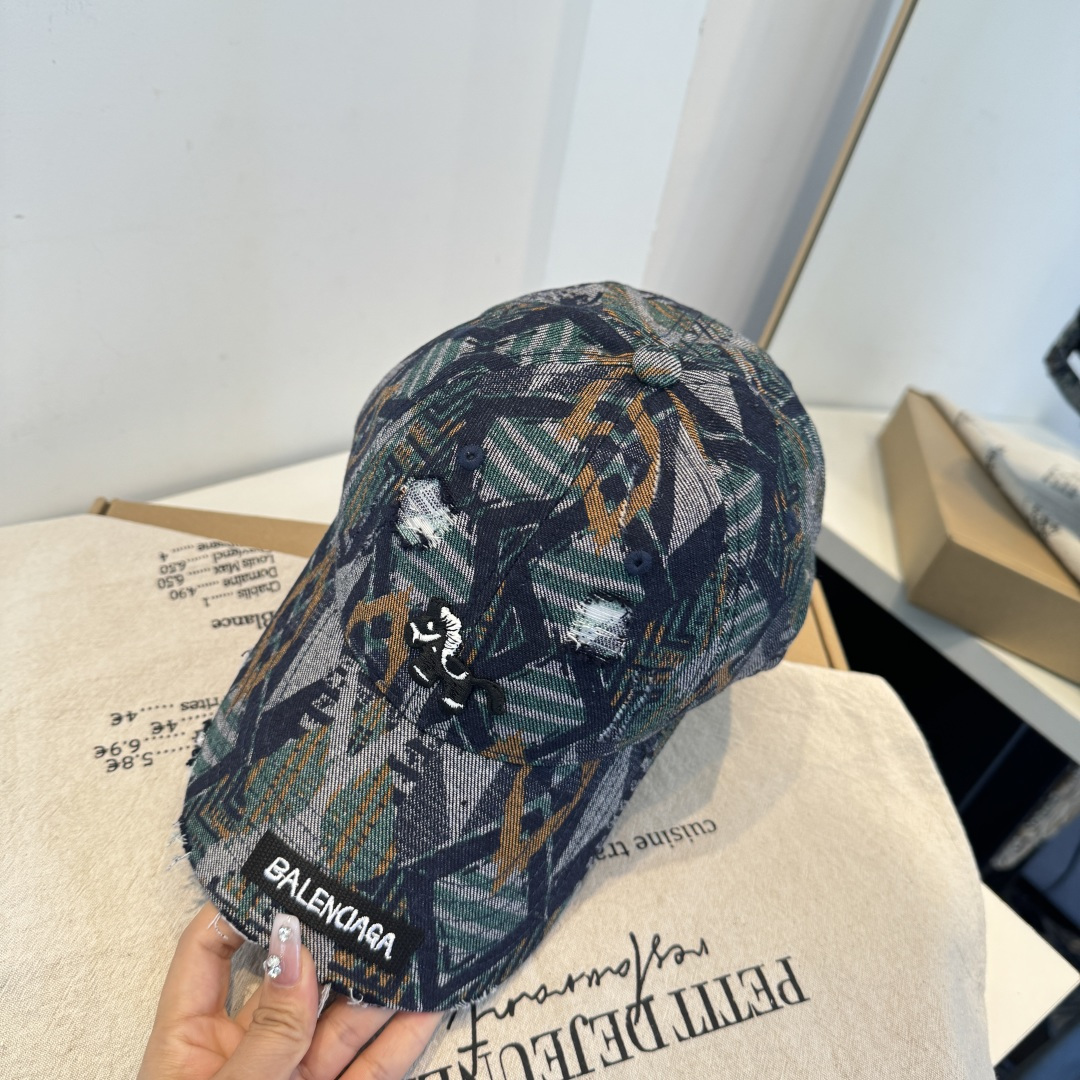 BALENCIAGA巴黎世家新款logo棒球帽，很酷的色系，男女佩戴都有不同style，第一批抢先出货！