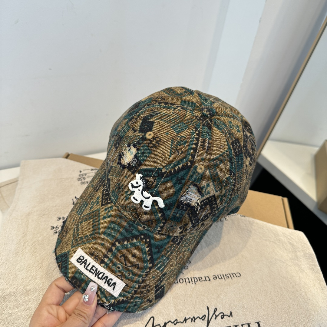 BALENCIAGA巴黎世家新款logo棒球帽，很酷的色系，男女佩戴都有不同style，第一批抢先出货！