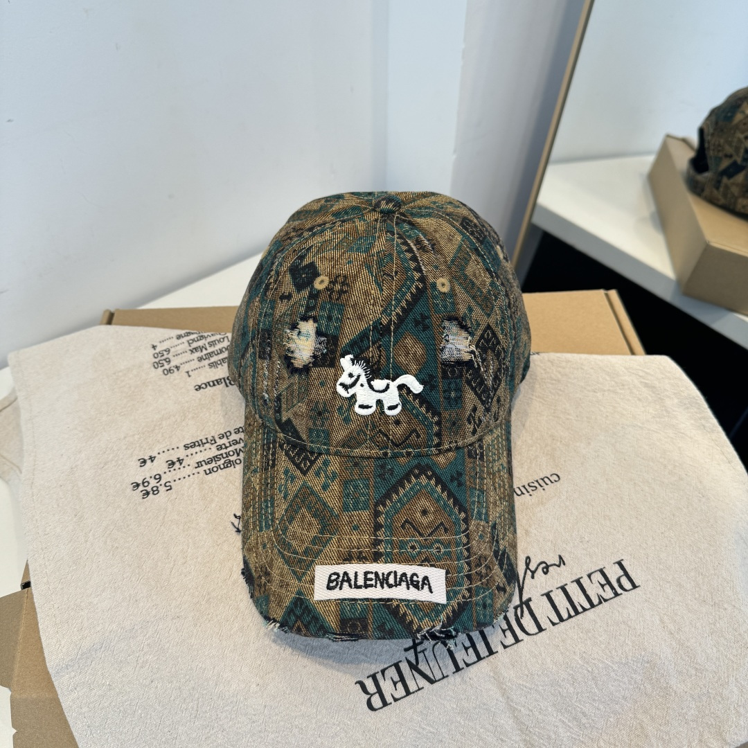 BALENCIAGA巴黎世家新款logo棒球帽，很酷的色系，男女佩戴都有不同style，第一批抢先出货！