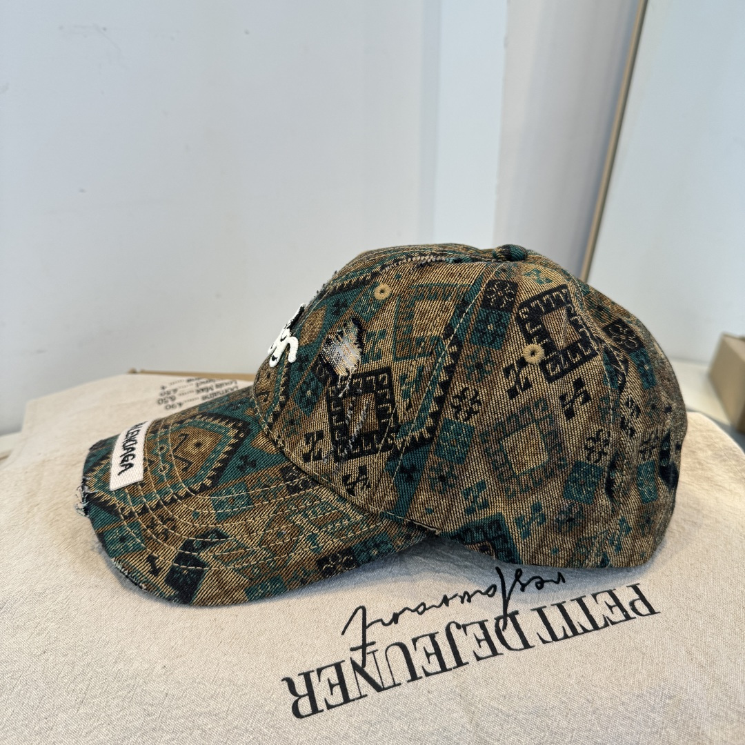 BALENCIAGA巴黎世家新款logo棒球帽，很酷的色系，男女佩戴都有不同style，第一批抢先出货！